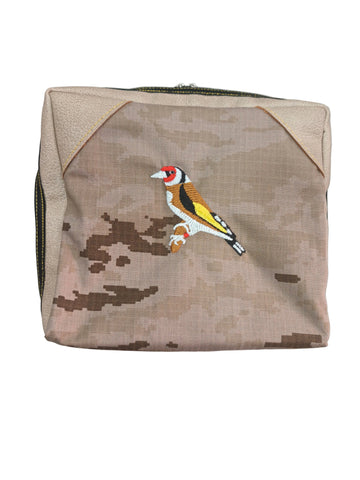 Funda C1 Camuflaje Marrón con Jilguero Bordado